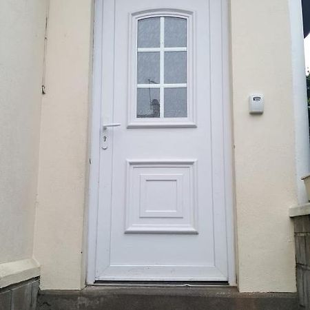 3 Hebergements - Au 1Er Etage 1 Appartement 2 Pieces Et Au 2Eme Etage Un Logement De 2 Chambres Louees Separement Avec Coin Cuisine Et Toilettes A Partager- Dans Pavillon Au Pied Du Rer B A 5 Minutes De Paris Et 30 Mn Stade De France Кашан Экстерьер фото