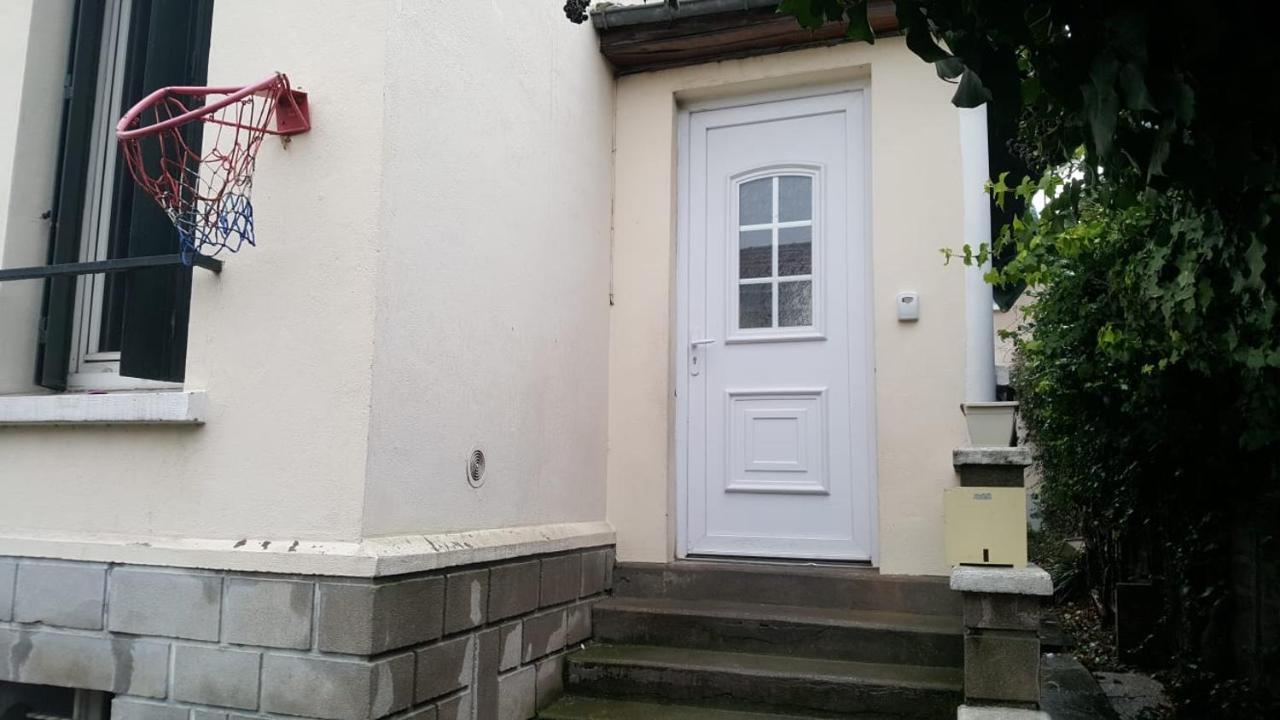 3 Hebergements - Au 1Er Etage 1 Appartement 2 Pieces Et Au 2Eme Etage Un Logement De 2 Chambres Louees Separement Avec Coin Cuisine Et Toilettes A Partager- Dans Pavillon Au Pied Du Rer B A 5 Minutes De Paris Et 30 Mn Stade De France Кашан Экстерьер фото