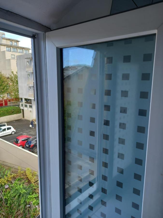 3 Hebergements - Au 1Er Etage 1 Appartement 2 Pieces Et Au 2Eme Etage Un Logement De 2 Chambres Louees Separement Avec Coin Cuisine Et Toilettes A Partager- Dans Pavillon Au Pied Du Rer B A 5 Minutes De Paris Et 30 Mn Stade De France Кашан Экстерьер фото