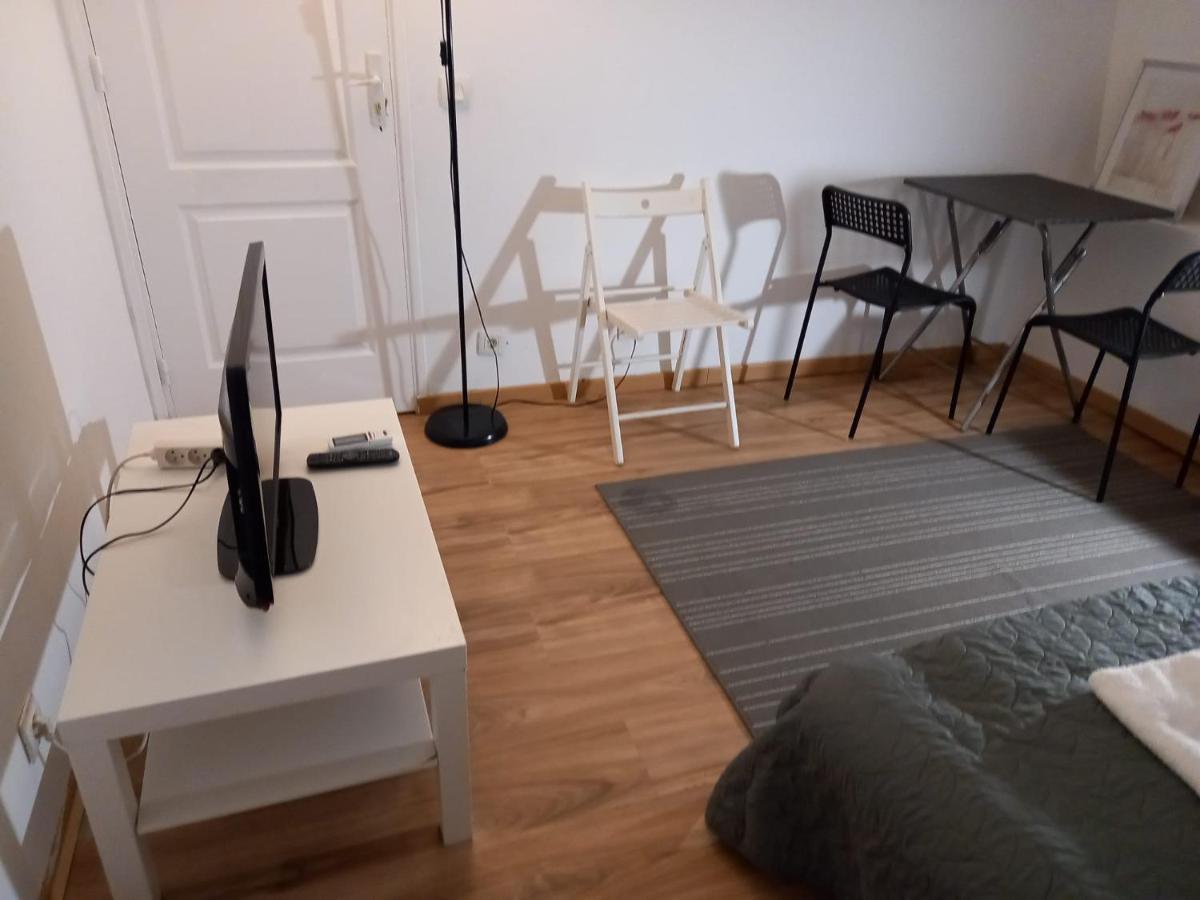 3 Hebergements - Au 1Er Etage 1 Appartement 2 Pieces Et Au 2Eme Etage Un Logement De 2 Chambres Louees Separement Avec Coin Cuisine Et Toilettes A Partager- Dans Pavillon Au Pied Du Rer B A 5 Minutes De Paris Et 30 Mn Stade De France Кашан Экстерьер фото