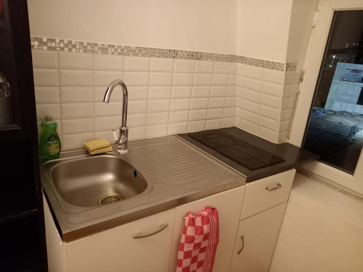 3 Hebergements - Au 1Er Etage 1 Appartement 2 Pieces Et Au 2Eme Etage Un Logement De 2 Chambres Louees Separement Avec Coin Cuisine Et Toilettes A Partager- Dans Pavillon Au Pied Du Rer B A 5 Minutes De Paris Et 30 Mn Stade De France Кашан Экстерьер фото