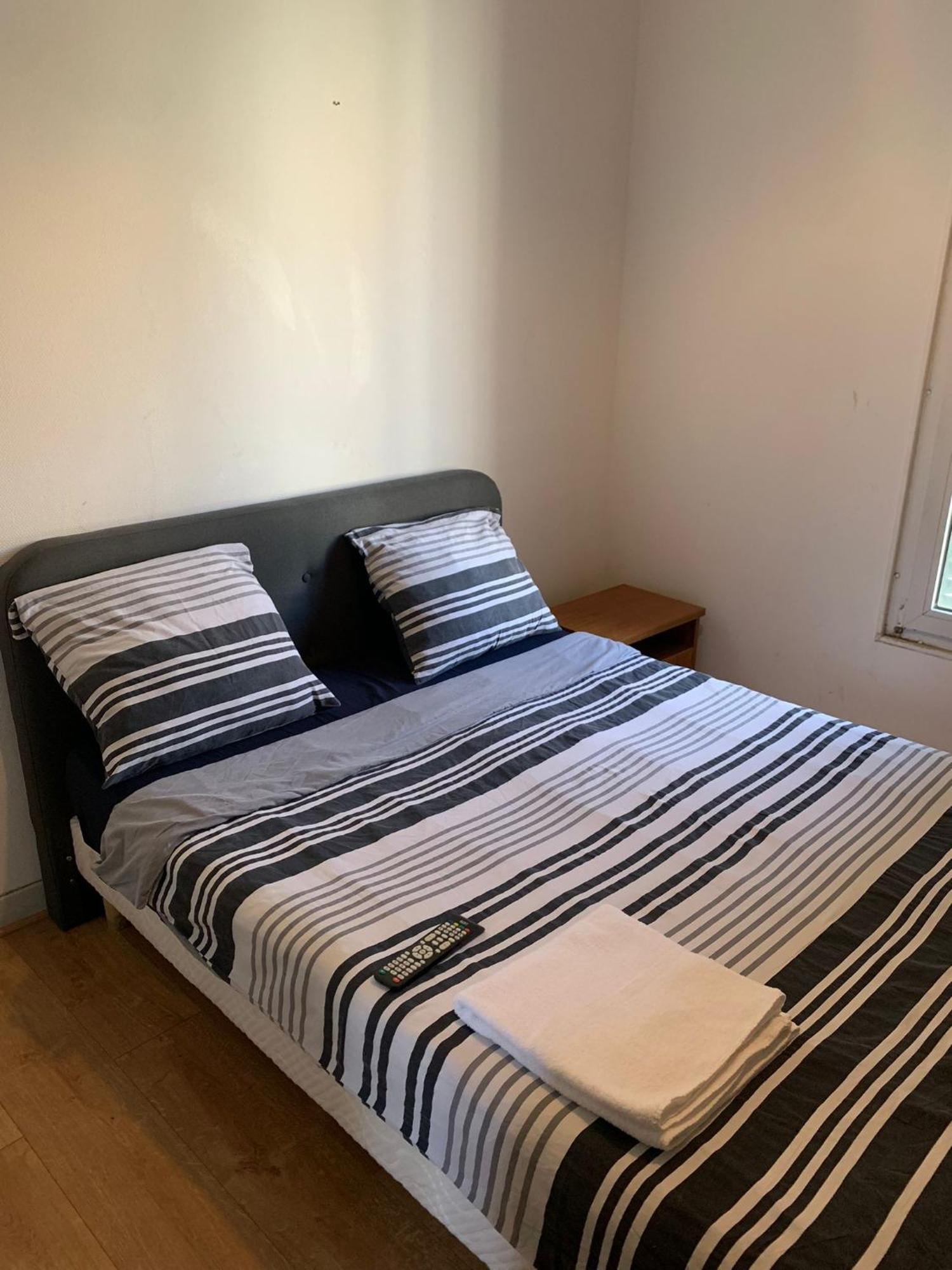 3 Hebergements - Au 1Er Etage 1 Appartement 2 Pieces Et Au 2Eme Etage Un Logement De 2 Chambres Louees Separement Avec Coin Cuisine Et Toilettes A Partager- Dans Pavillon Au Pied Du Rer B A 5 Minutes De Paris Et 30 Mn Stade De France Кашан Экстерьер фото