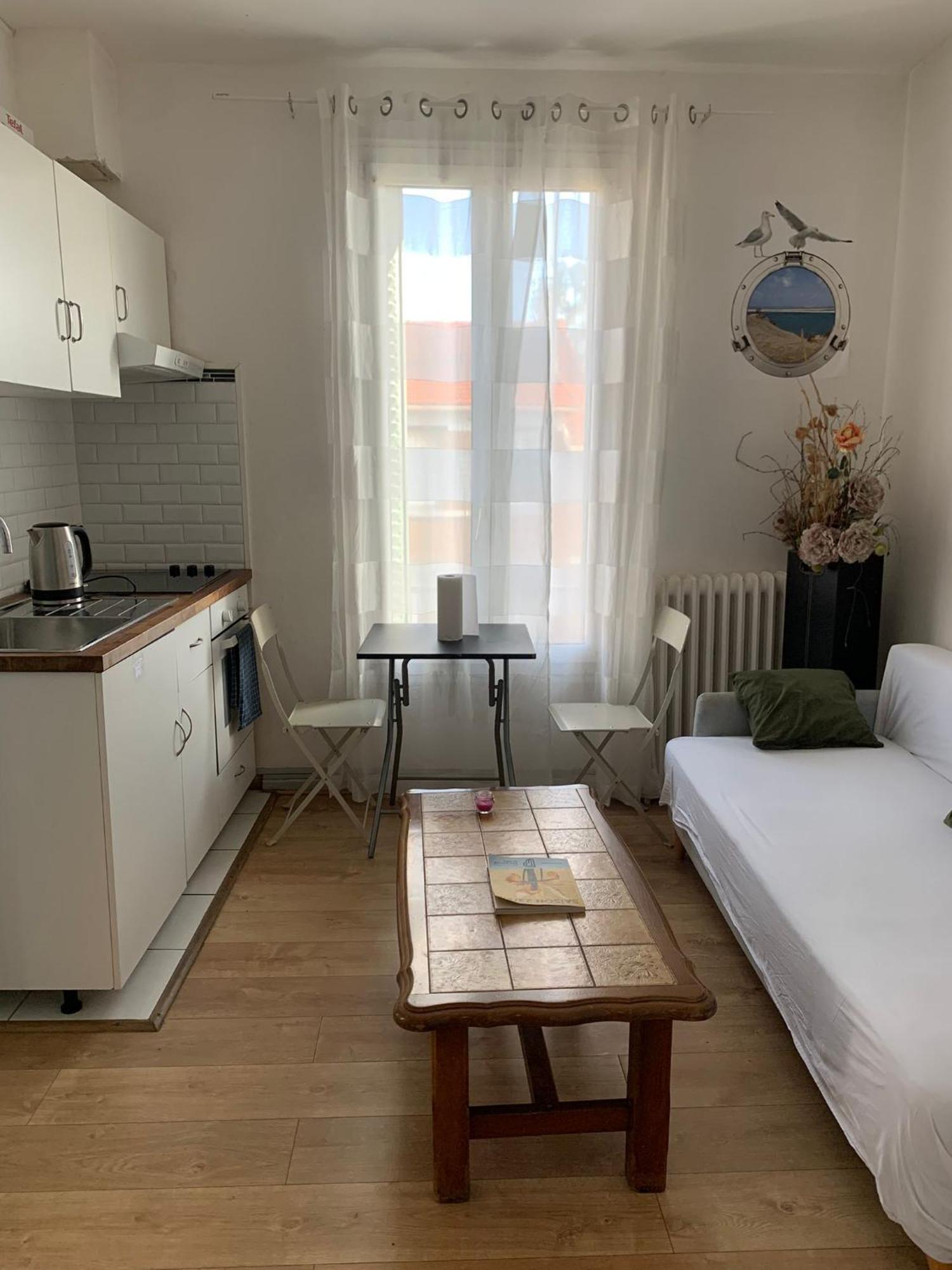 3 Hebergements - Au 1Er Etage 1 Appartement 2 Pieces Et Au 2Eme Etage Un Logement De 2 Chambres Louees Separement Avec Coin Cuisine Et Toilettes A Partager- Dans Pavillon Au Pied Du Rer B A 5 Minutes De Paris Et 30 Mn Stade De France Кашан Экстерьер фото